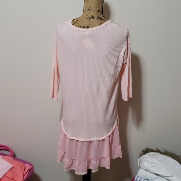 Large baby pink top with ruffel bottom. - Picture 3 of 3